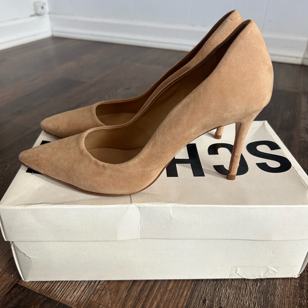 Schultz Lou pointed toe pumps - honey beige- size 7